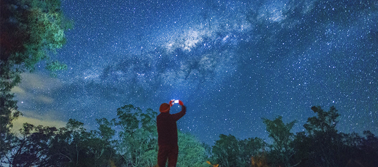 How To Capture Photos of the Night Sky on Your Smartphone